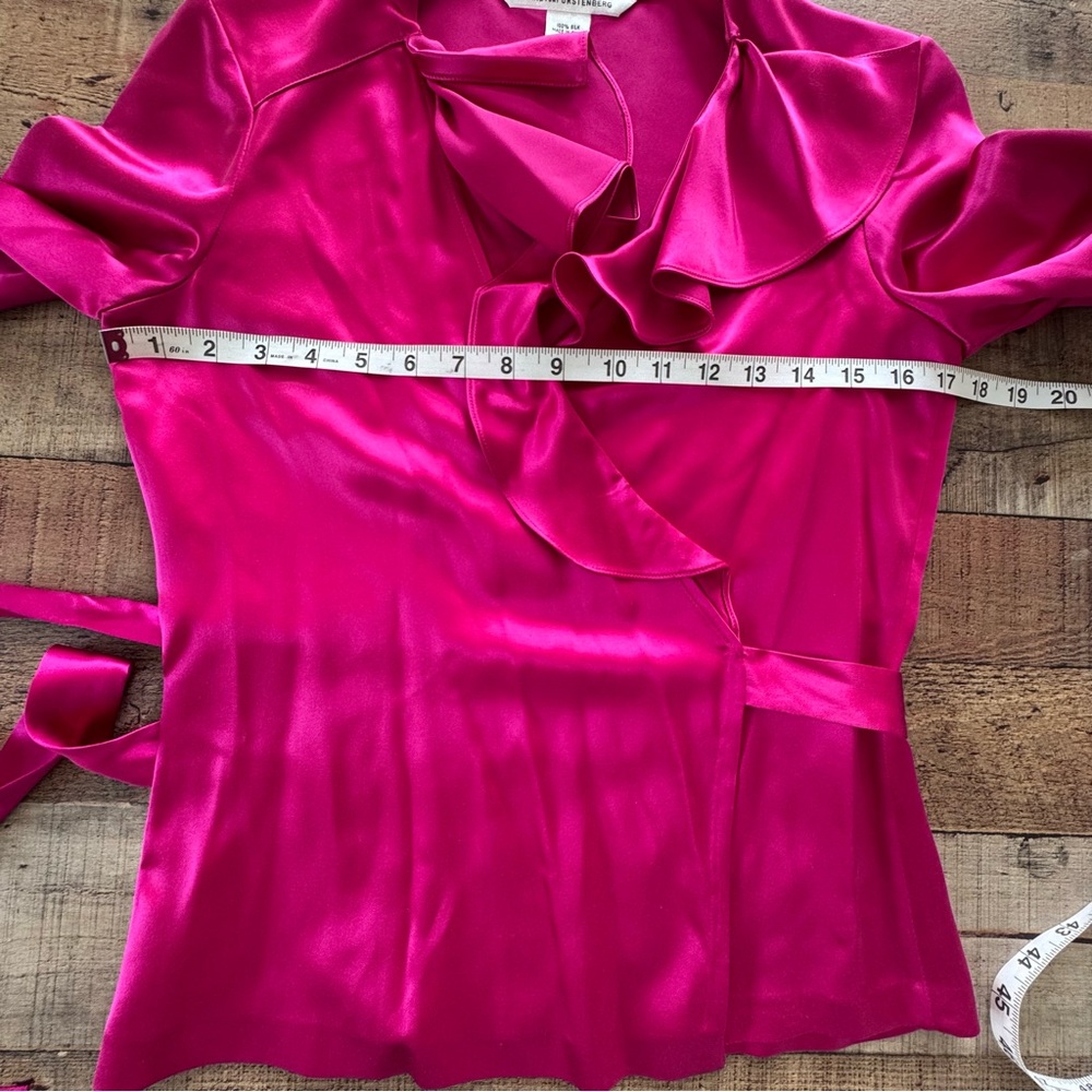 Diane Von Furstenberg 100% Silk Ruffle Wrap Around Blouse Fuchisa Pink Size 4 - Picture 5 of 6